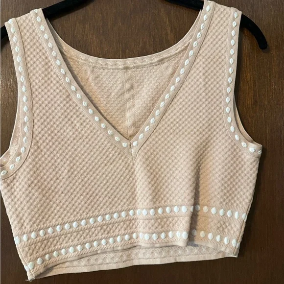 BCBGMaxAzria Textured Cream crop top - Picture 2 of 3